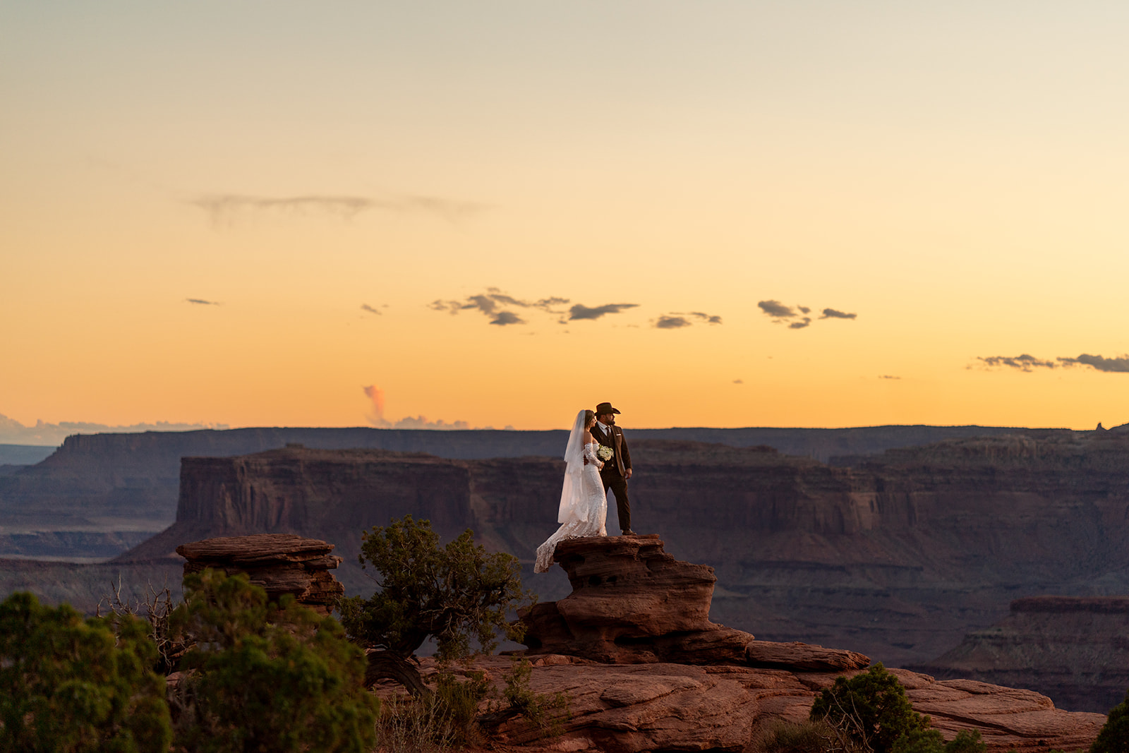 Mountain elopement couple kissing – All-Inclusive Elopement Package in the US